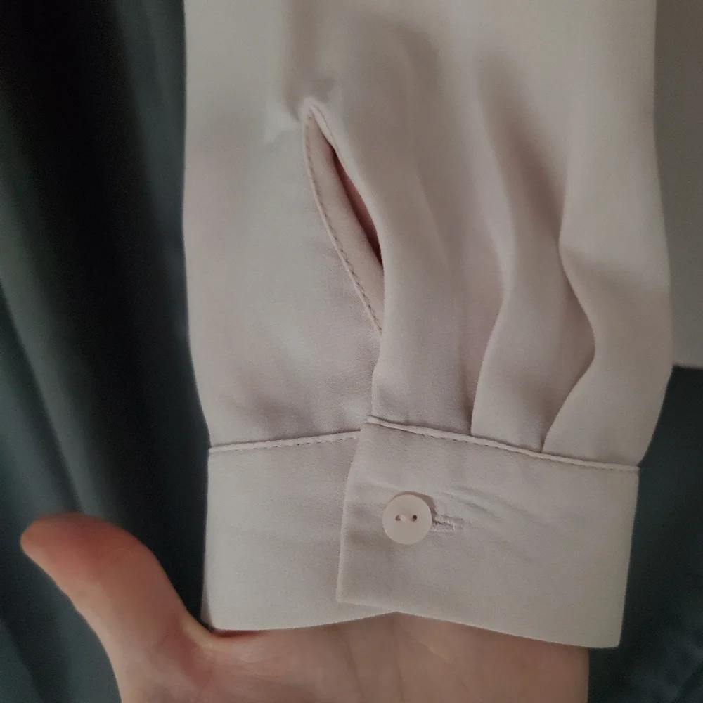 Jones New York EUC Women's Pale pink long sleeve blouse Large Button down - Picture 8 of 8